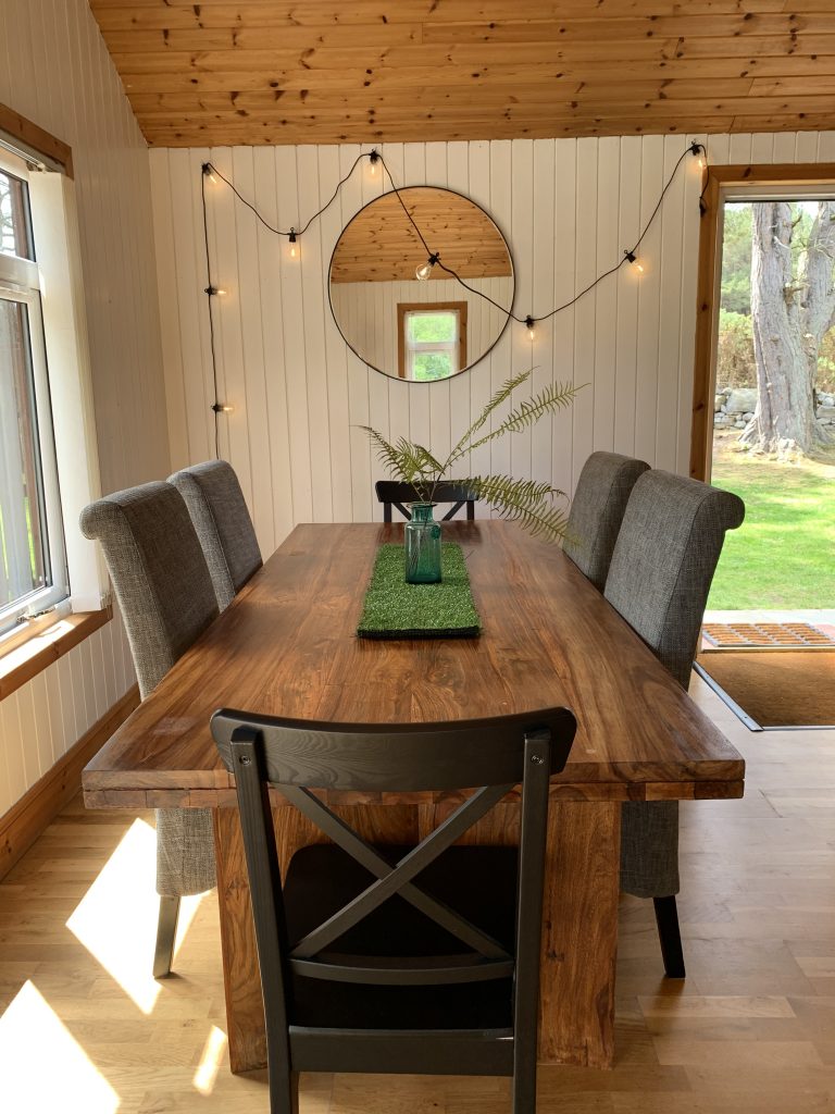 Chalet D dining